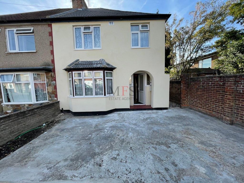 3 bed semi-detached house for sale in Black Rod Close, Hayes UB3, £574,999