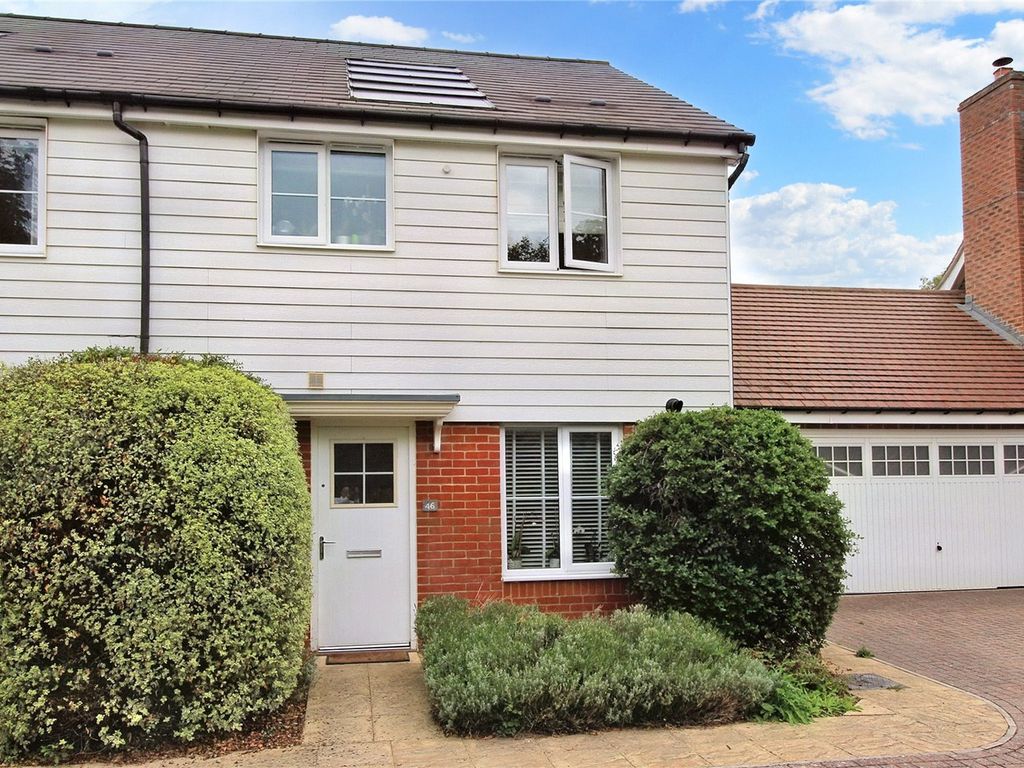 3 bed end terrace house for sale in Kukri Gardens, Church Crookham, Fleet GU52, £425,000