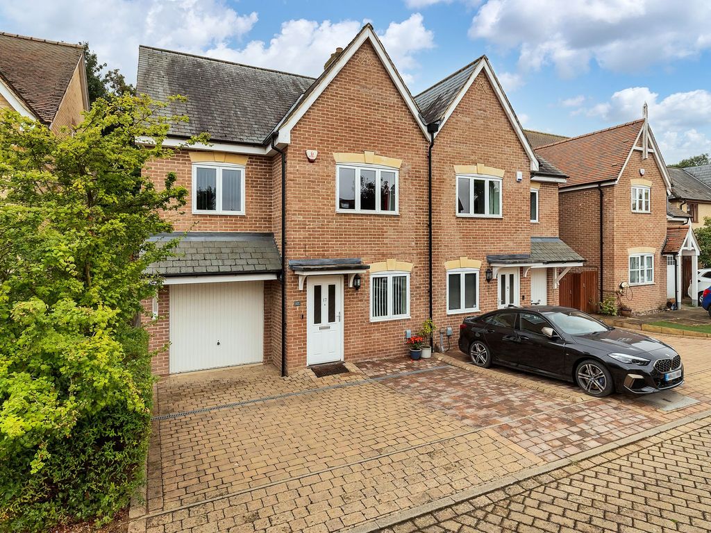 3 bed town house for sale in Rupert Neve Close, Melbourn SG8, £485,000