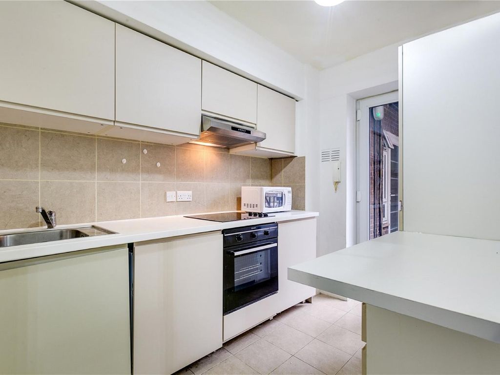 2 bed flat for sale in Portsea Hall, Portsea Place, Hyde Park W2, £900,000