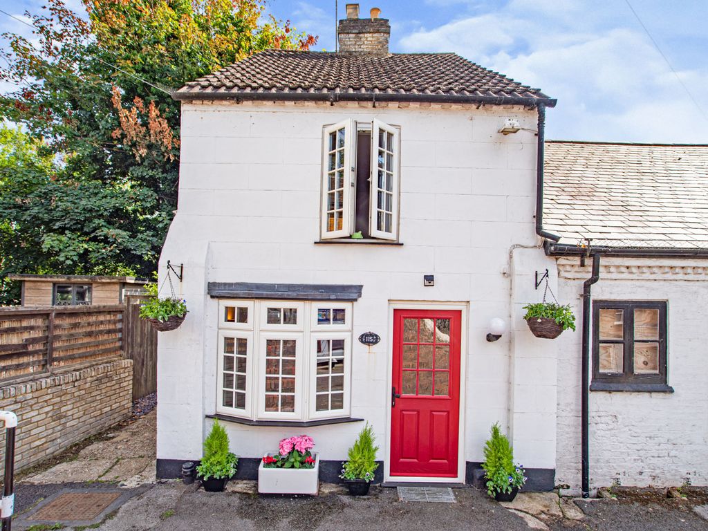 3 bed cottage for sale in Church Street, Rickmansworth WD3, £550,000