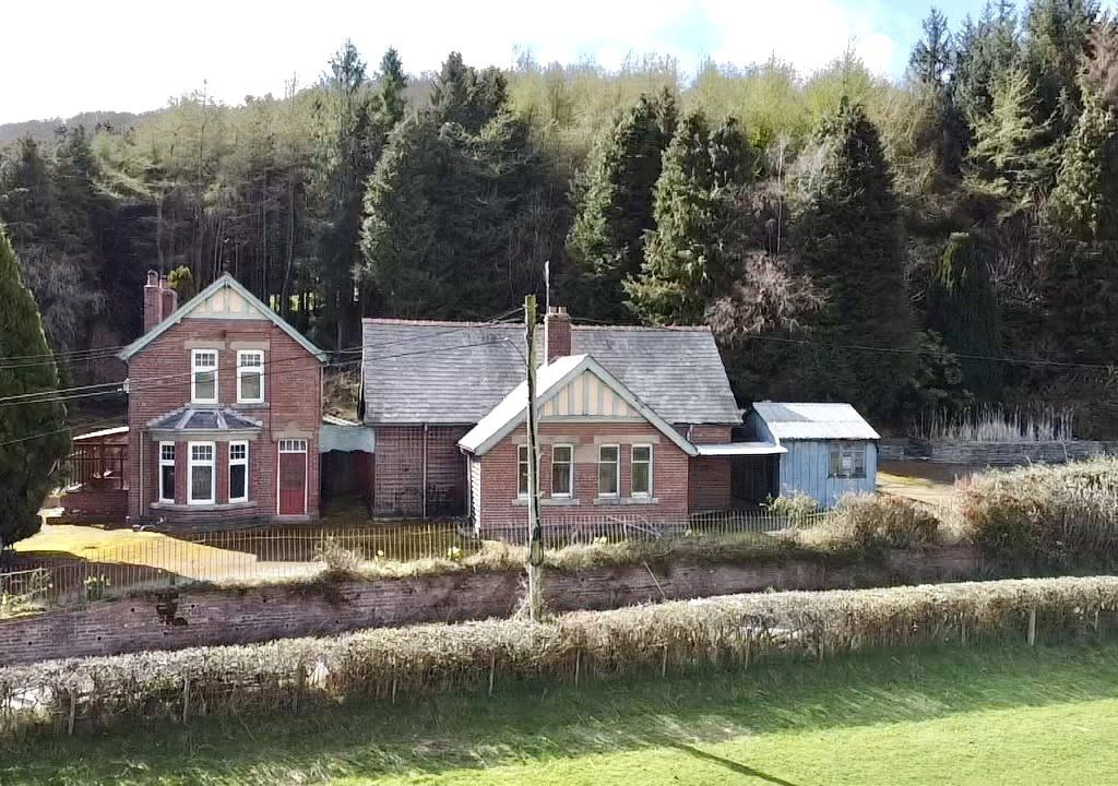 3 bed detached house for sale in Nantgwyn, Pantydwr, Rhayader, Powys LD6, £385,000