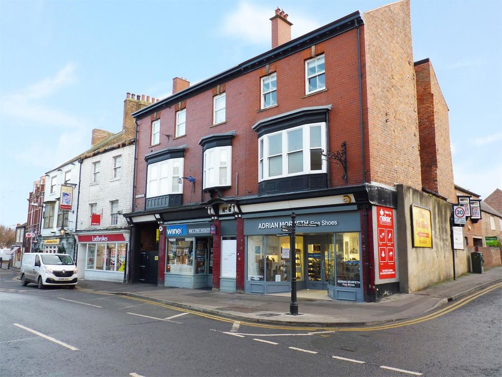 3 bed property for sale in Queen Street, Ripon HG4, £450,000