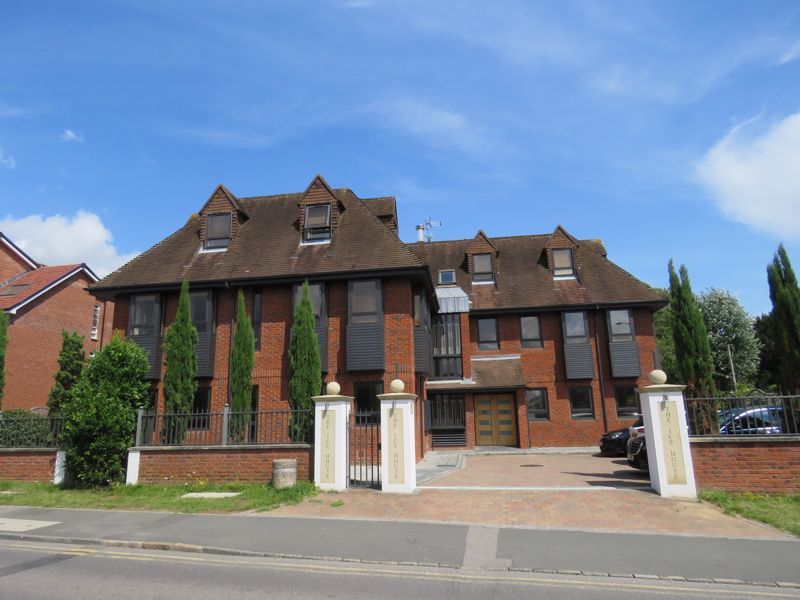 2 bed flat to rent in Dean Street, Marlow SL7, £1,550 pcm