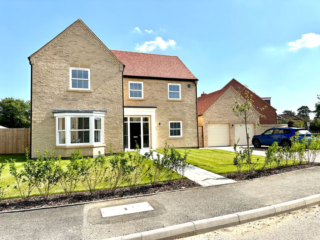 5 bed detached house for sale in Kym View Close, Kimbolton PE28, £849,000