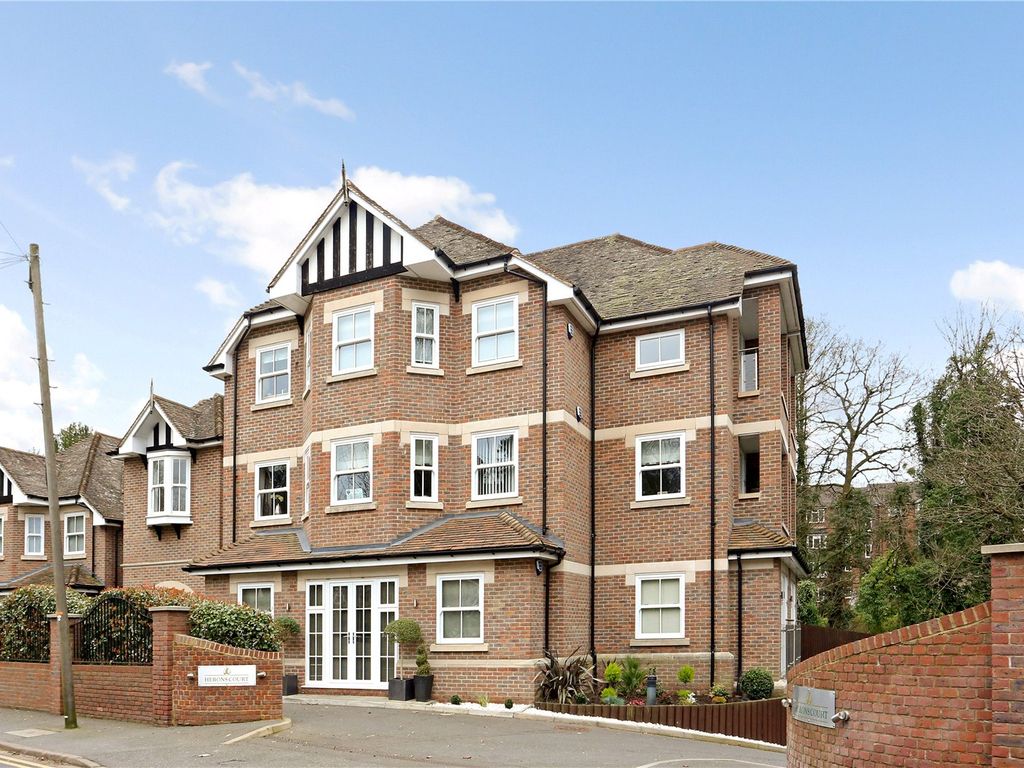 2 bed flat for sale in Shenley Hill, Radlett, Hertfordshire WD7, £750,000