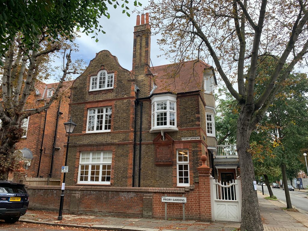 Office to let in Priory Gardens, London W4, £15,470 pa