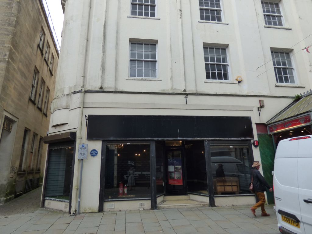 Commercial property to let in King Street, Carmarthen SA31, £6,000 pa