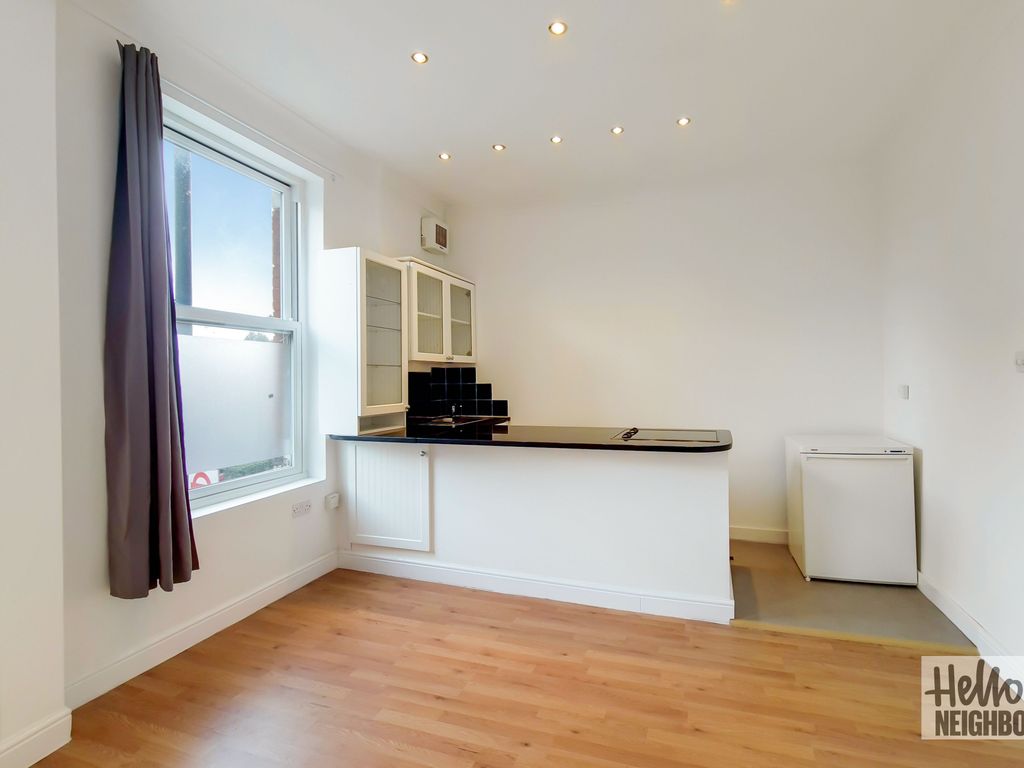 1 bed flat to rent in Flat C, Richmond Road, Twickenham TW1, £1,400 pcm