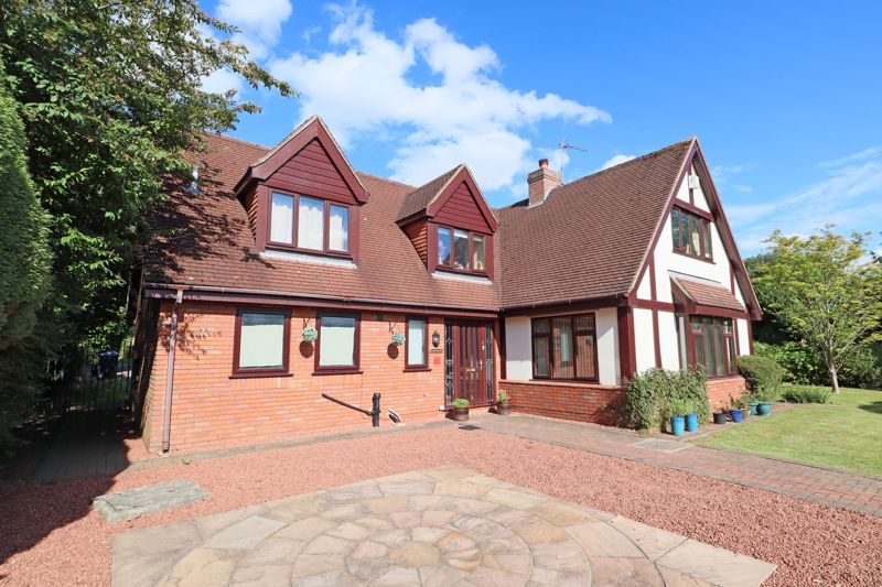 5 bed detached house for sale in Guernsey Drive, Newcastle-Under-Lyme ST5, £475,000