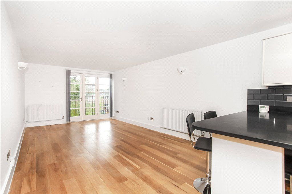 2 bed flat for sale in Cranley Road, Guildford, Surrey GU1, £425,000