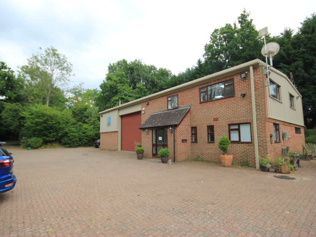 Warehouse to let in Winchet Hill, Goudhurst TN17, £30,250 pa