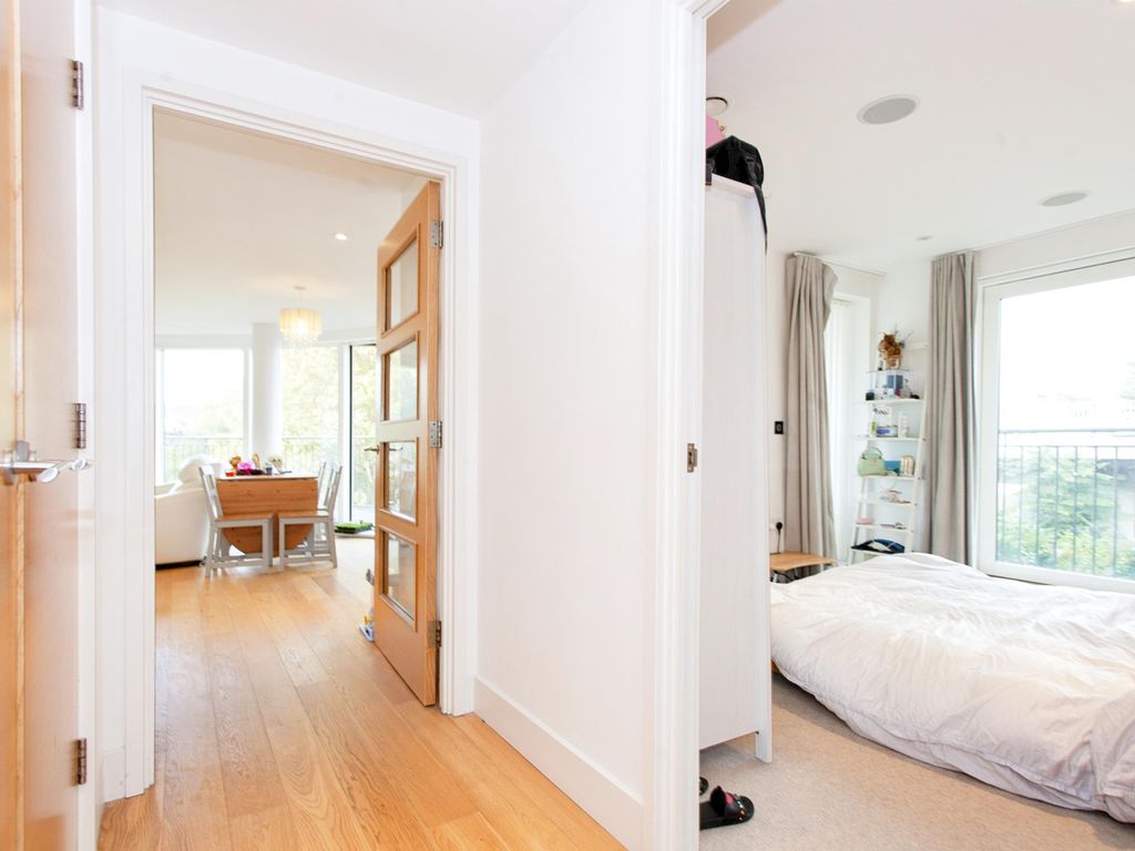 2 bed flat for sale in Kingsley Walk, Cambridge, Cambridgeshire CB5, £665,000