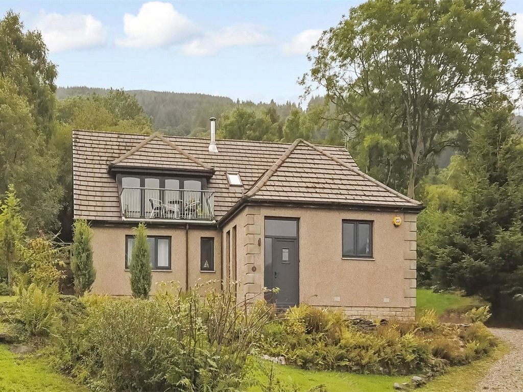 4 bed detached house for sale in Auchraw Brae, Lochearnhead FK19, £375,000