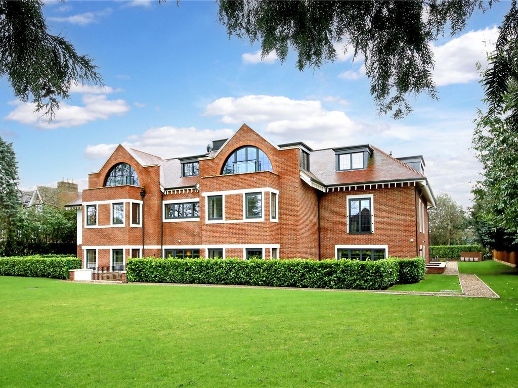 3 bed flat for sale in Penn Road, Beaconsfield HP9, £1,995,000