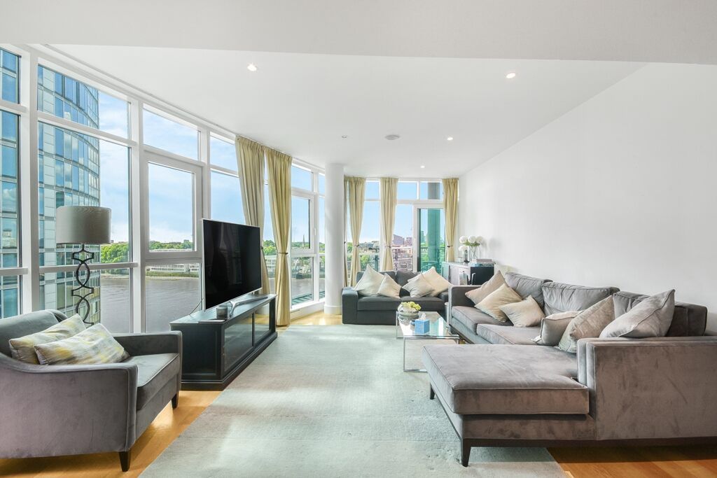 2 bed flat for sale in St. George Wharf, London SW8, £1,295,000