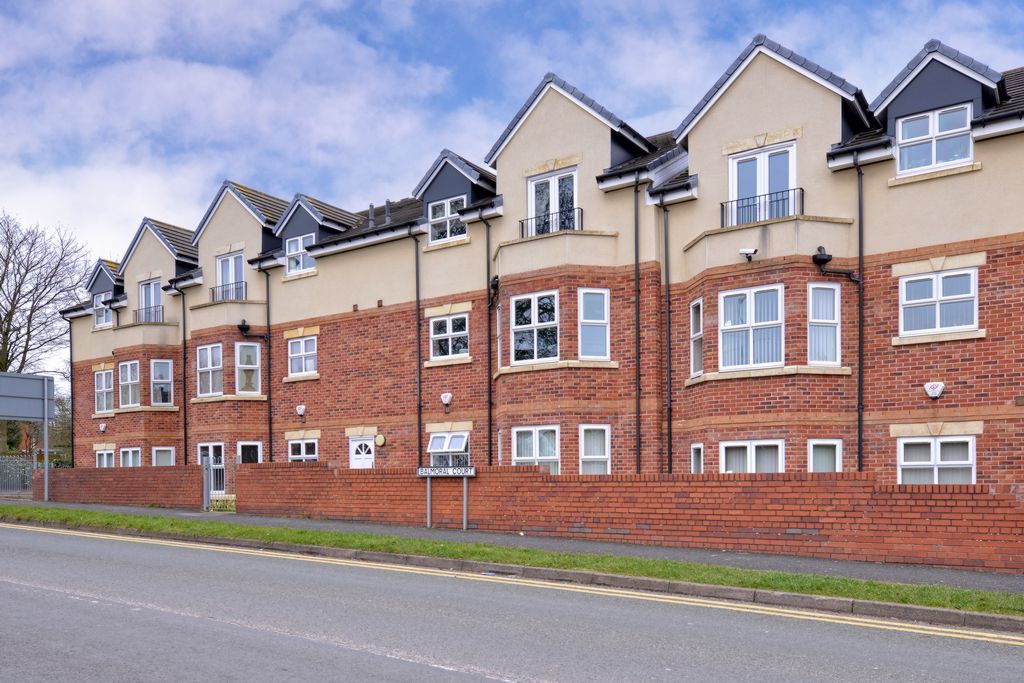 2 bed flat for sale in Captain Webb Drive, Dawley TF4, £119,995