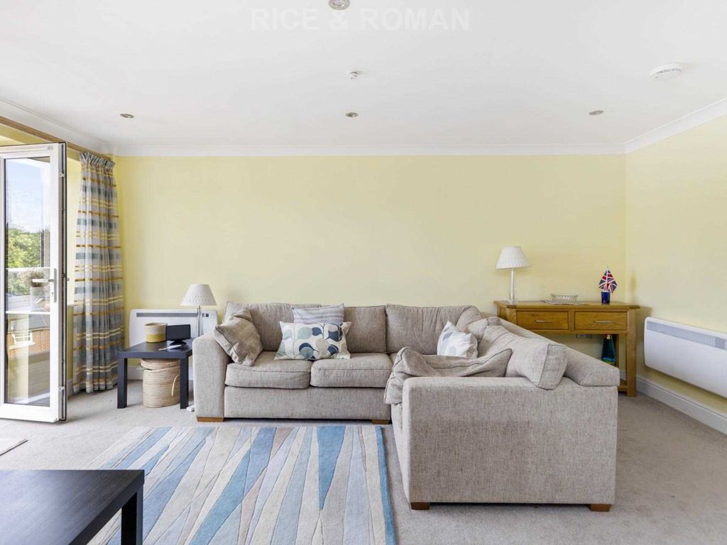 2 bed flat for sale in Lynwood Village, Ascot SL5, £380,000