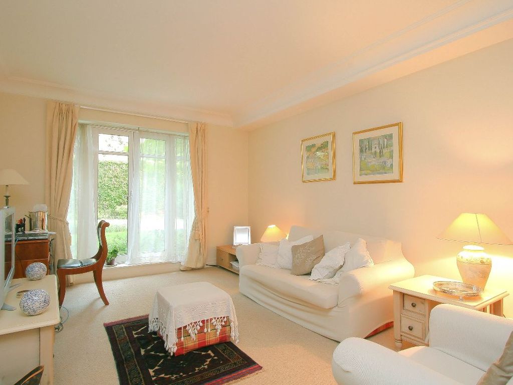 1 bed flat to rent in Abbots Walk, Kensington Green, London W8, £2,600 pcm