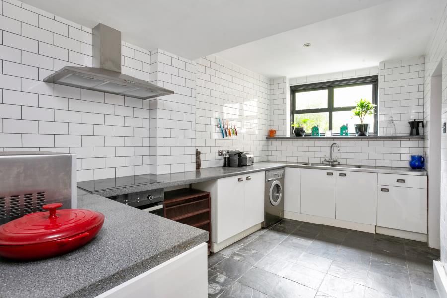 1 bed flat for sale in Cleveland Way, London E1, £850,000