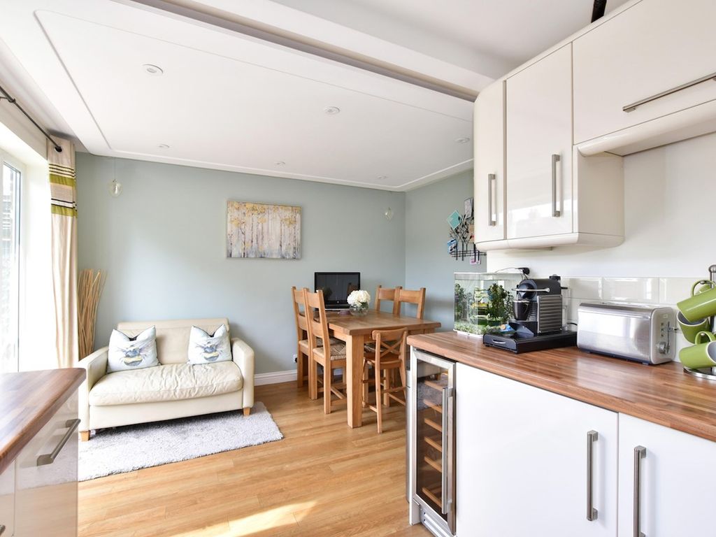 3 bed town house for sale in Copse Wood, Iver Heath SL0, £525,000