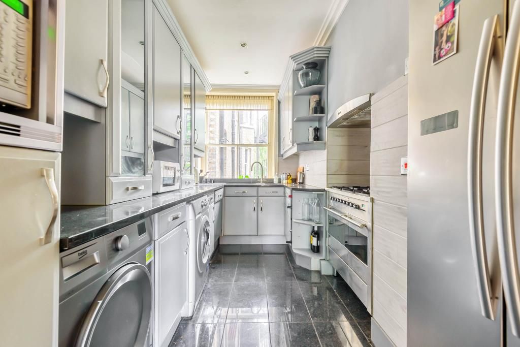 3 bed flat for sale in Abbey Court, St Johns Wood NW8, £1,450,000