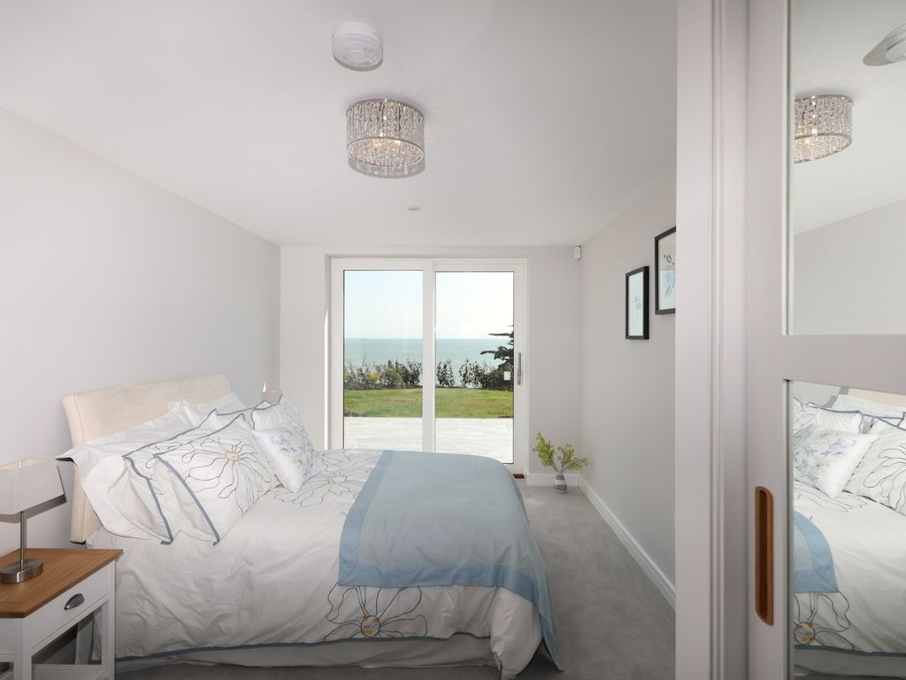 2 bed flat for sale in Hillside, Sandgate CT20, £875,000