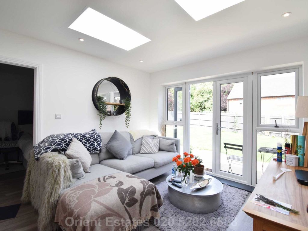 5 bed detached house for sale in Anvil Avenue, Watford WD25, £925,000