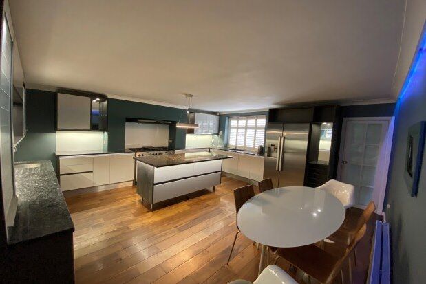 5 bed property to rent in Falkner Street, Liverpool L8, £2,495 pcm