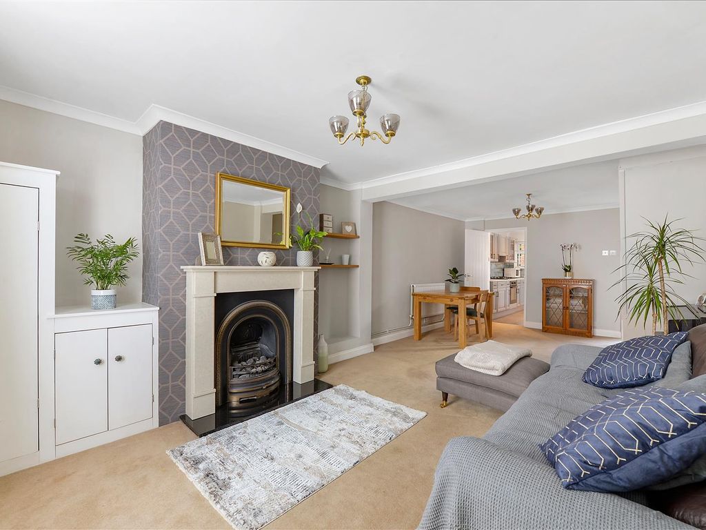 4 bed terraced house for sale in Maidstone Road, Paddock Wood, Tonbridge TN12, £365,000