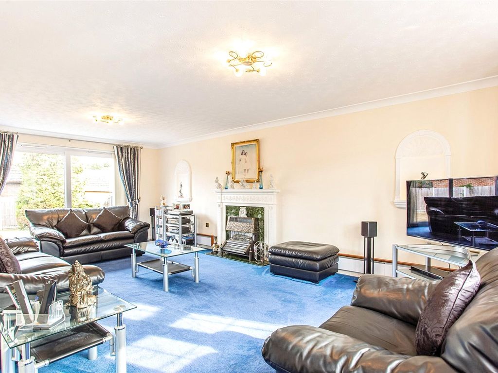 5 bed detached house for sale in Bishopsteignton, Shoeburyness, Southend-On-Sea SS3, £725,000