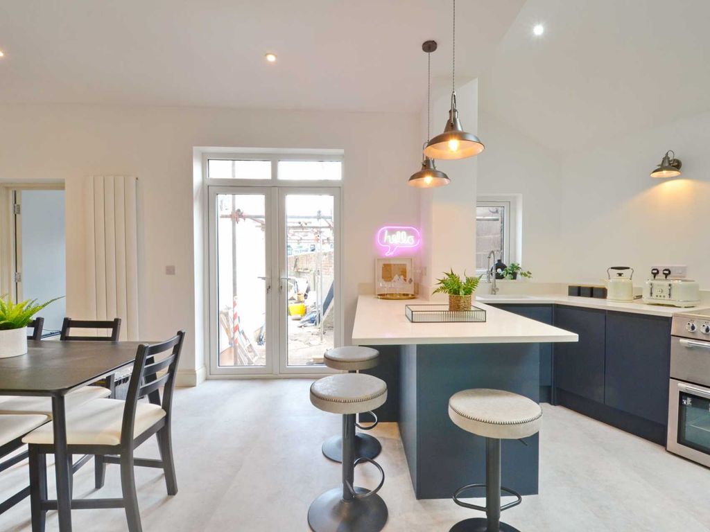 5 bed end terrace house to rent in Sandholme Road, Brislington BS4, £4,000 pcm