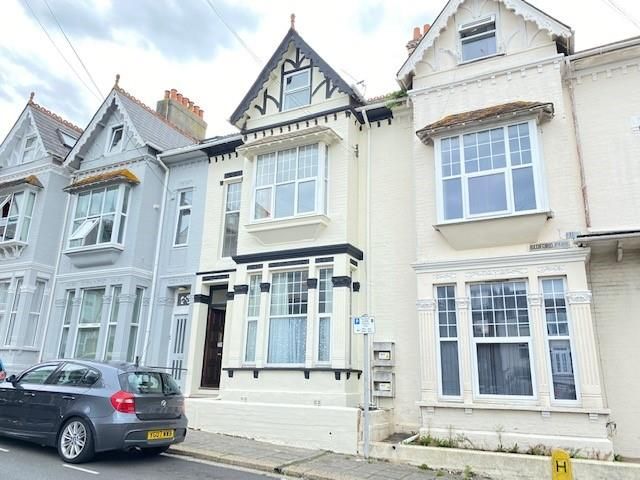 5 bed terraced house for sale in Bedford Park, Plymouth PL4, £350,000