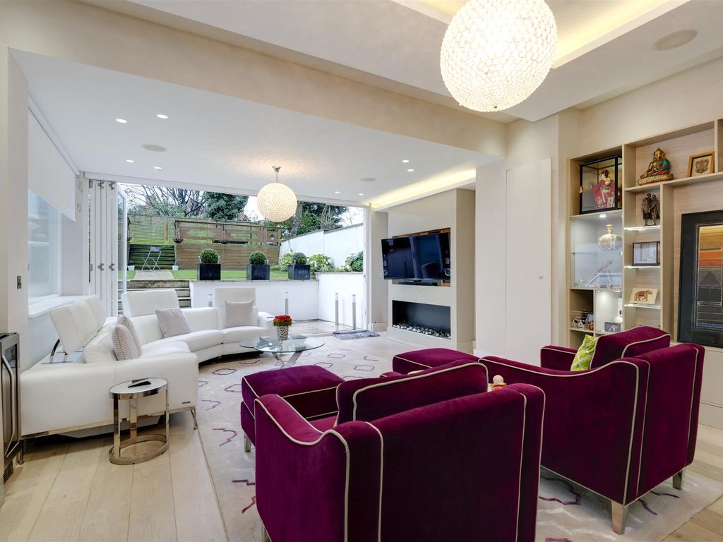 3 bed flat for sale in Garden Flat, South Hill Park, Hampstead Heath NW3, £1,750,000
