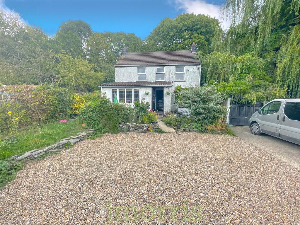 3 bed detached house for sale in Felin Ban Farm Estate, Cardigan SA43, £465,000