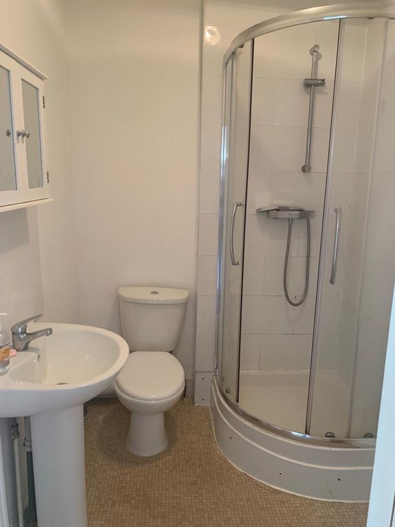 2 bed flat to rent in Turnpike Lane, London N8, £1,550 pcm