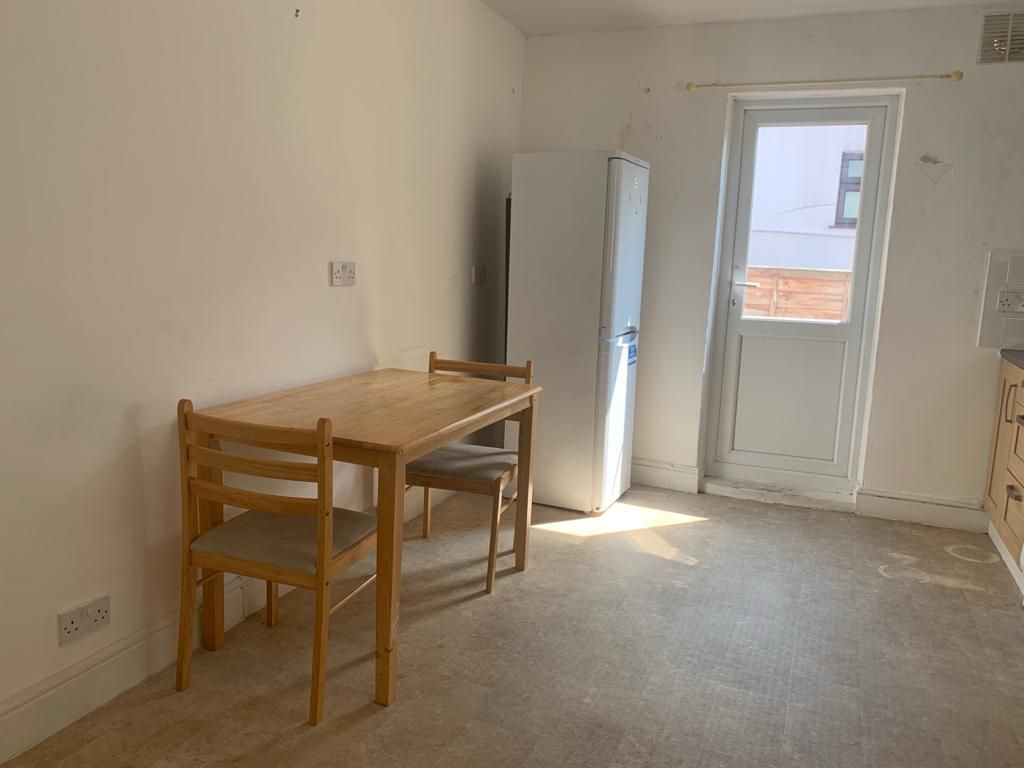 2 bed flat to rent in Turnpike Lane, London N8, £1,550 pcm