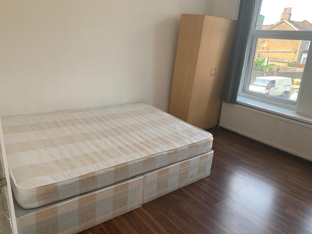 2 bed flat to rent in Turnpike Lane, London N8, £1,550 pcm