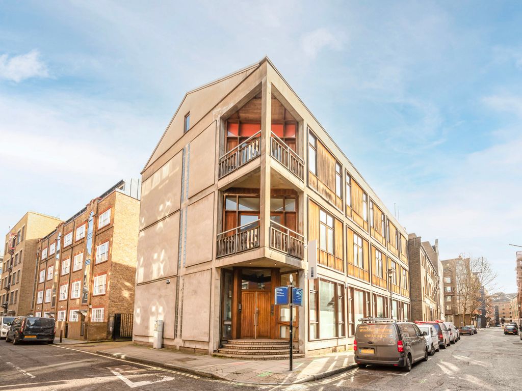 Office to let in London SE1, £166,090 pa