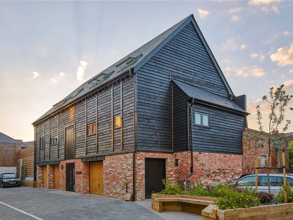 New home, 2 bed mews house for sale in The Old Brewery, 22 Pennyfarthing Street, Salisbury, Wiltshire SP1, £375,000