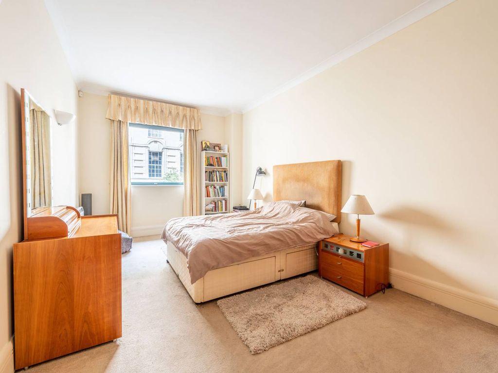 1 bed flat for sale in Forum Magnum Square, South Bank, London SE1, £750,000
