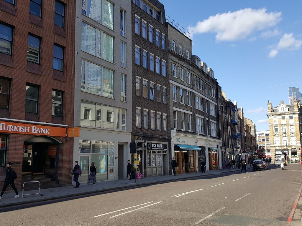 Office to let in Borough High Street, London SE1, £20,655 pa