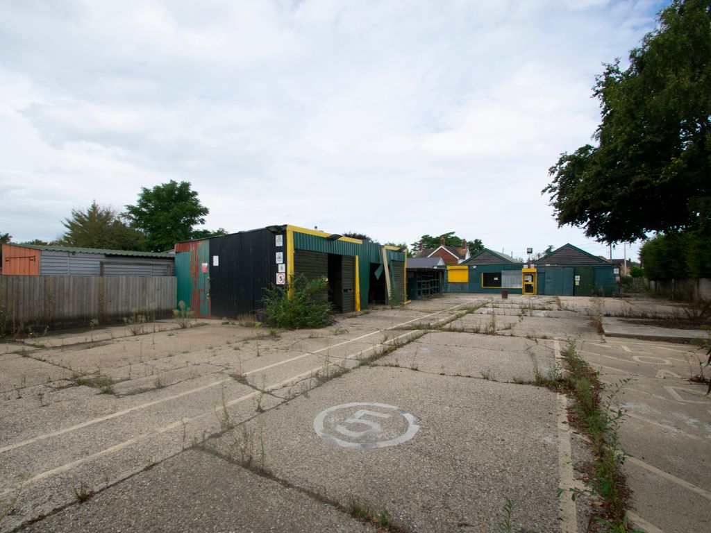 Warehouse to let in Land And Buildings, Parkers Close, Ringwood BH24, £50,000 pa