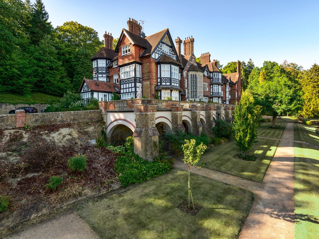 4 bed flat for sale in Snowdenham Lane, Bramley, Guildford GU5, £1,000,000