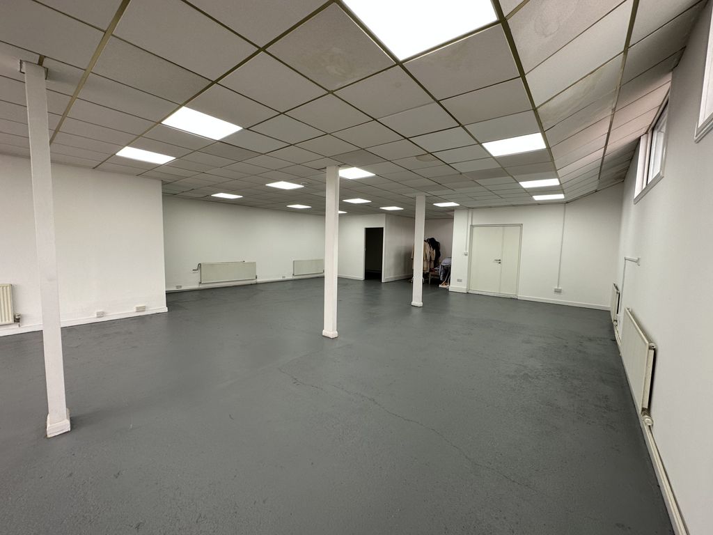 Warehouse to let in Norwood Green, Southall, Greater London UB2, £32,400 pa