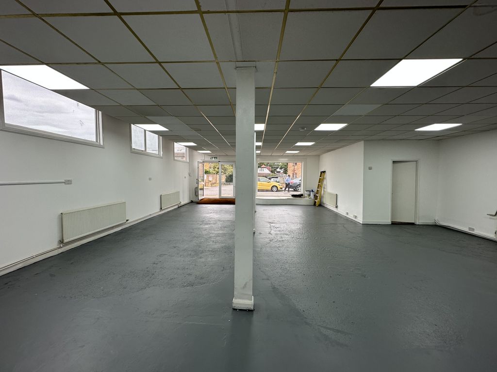 Warehouse to let in Norwood Green, Southall, Greater London UB2, £32,400 pa