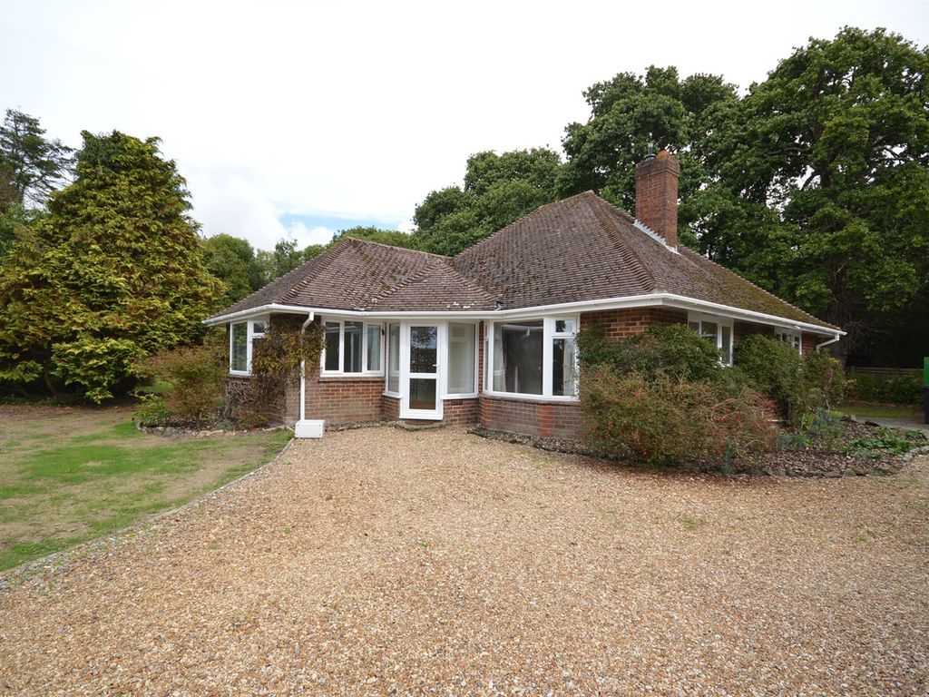 4 bed detached bungalow to rent in Willowden, Clay Lane, Fishbourne, Chichester, West Sussex PO18, £2,000 pcm