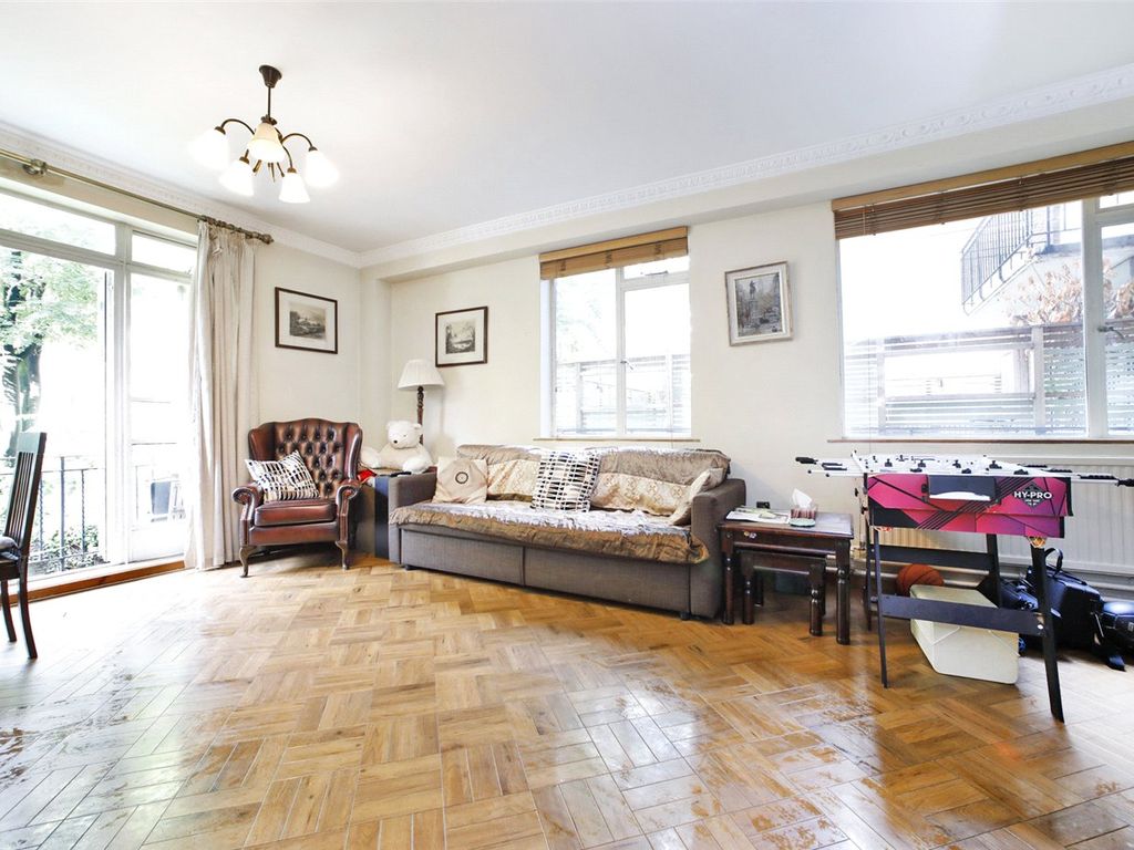 2 bed flat for sale in Southampton Row, London WC1B, £700,000