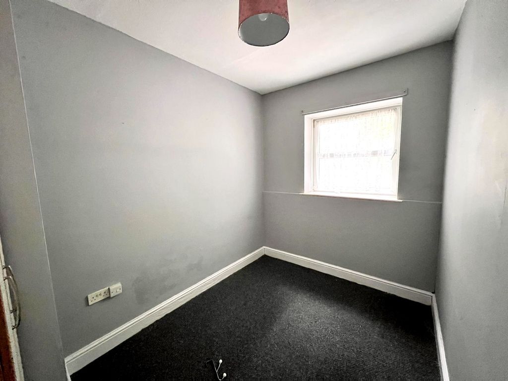 1 bed flat for sale in Old Road, Briton Ferry, Neath. SA11, £70,000