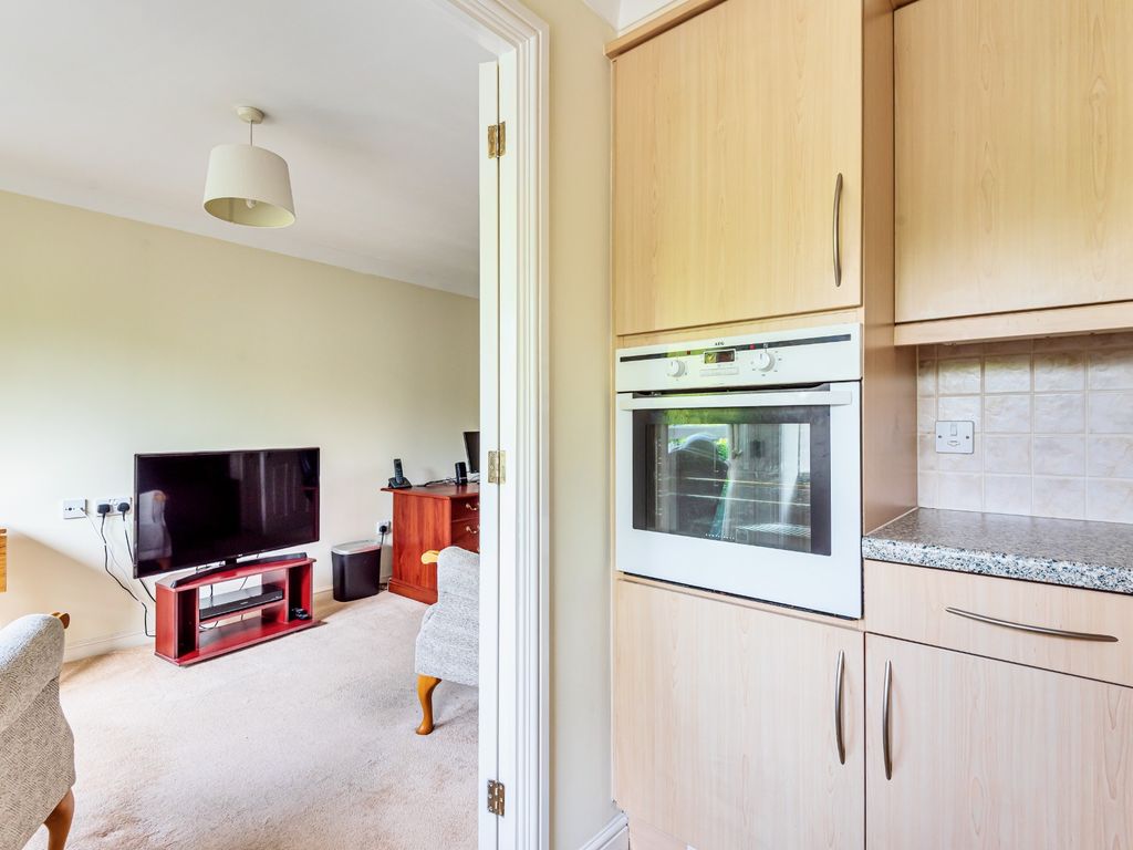 1 bed flat for sale in Old Winton Road, Andover SP10, £99,950